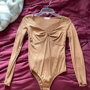 Cross-tie front body suit. Brown